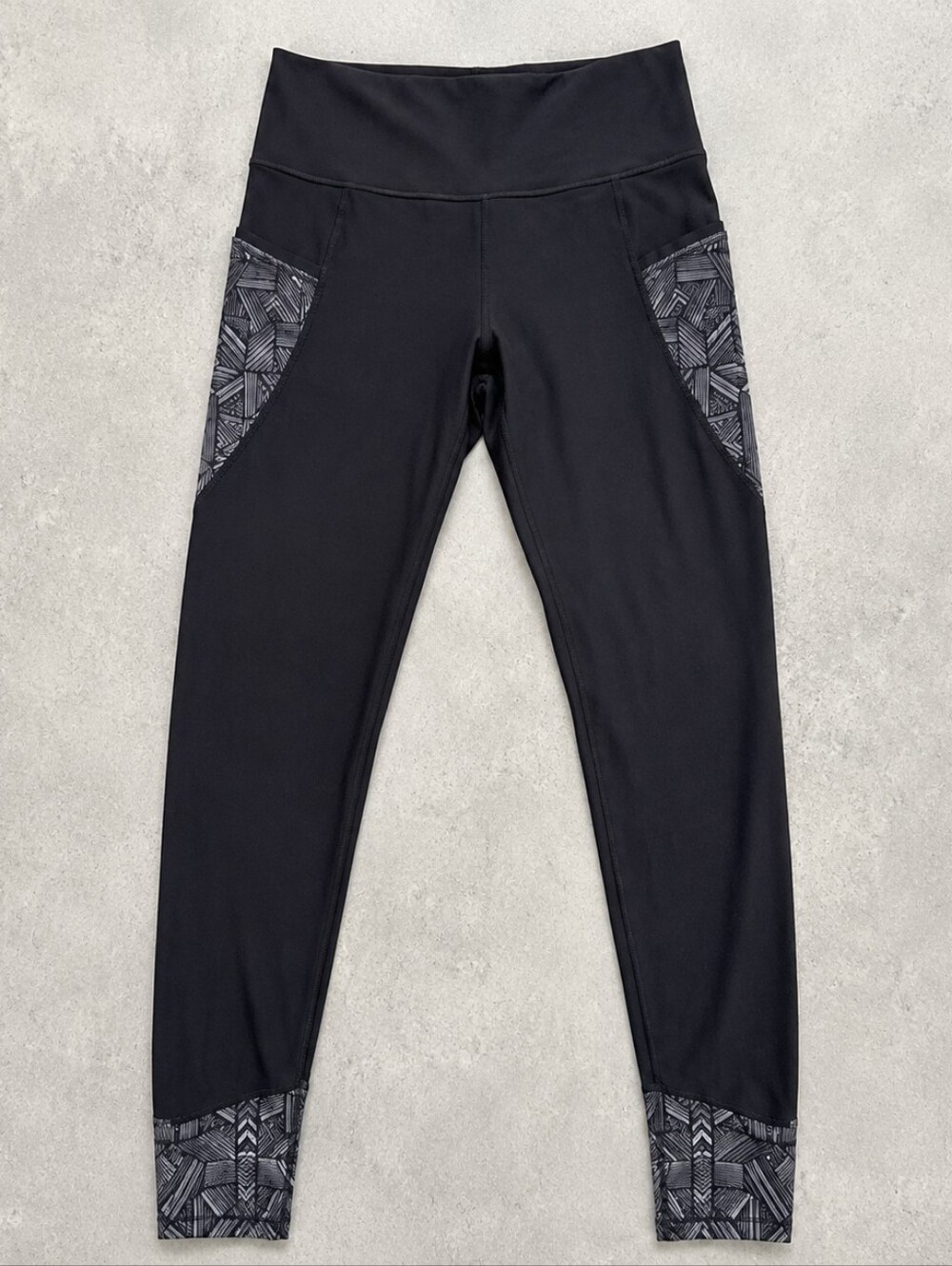 Athleta High Rise Black Geo Pocket Leggings Size Small